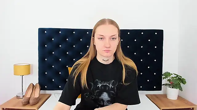Snapshot of AlexaTease chatting on 12, 3, 2025 AlexaTease online show from 12, 3, 2025