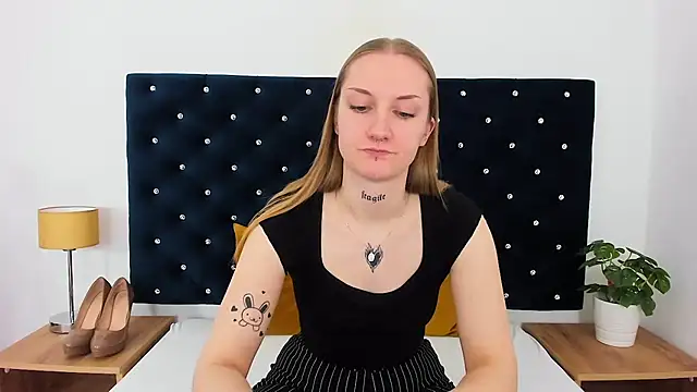Snapshot of AlexaTease chatting on 21, 3, 2025 AlexaTease online show from 21, 3, 2025