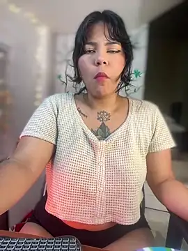 JulianaCastillo online show from 12, 1, 2025