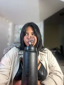 JulianaCastillo online show from 13, 1, 2025