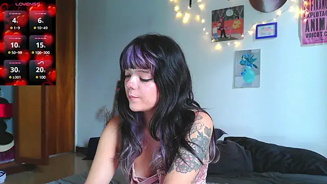 Snapshot of purple_em69 chatting on 21, 12, 2024 purple em69 online show from 21, 12, 2024