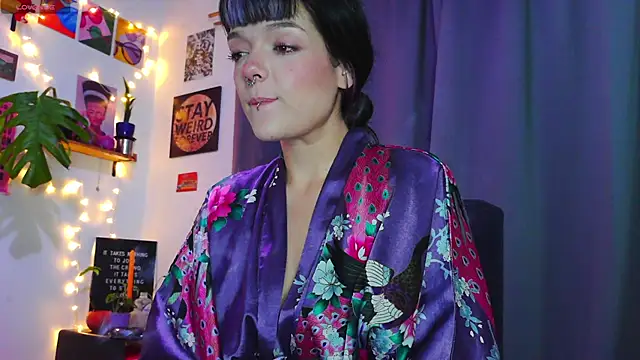 Snapshot of purple_em69 chatting on 21, 1, 2025 purple em69 online show from 21, 1, 2025