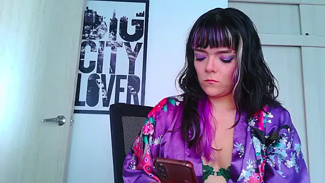 Snapshot of purple_em69 chatting on 16, 9, 2025 purple em69 online show from 16, 9, 2025