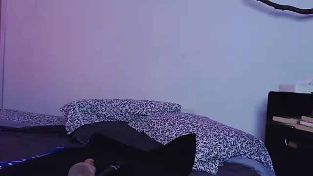 Snapshot of purple_em69 chatting on 17, 9, 2025 purple em69 online show from 17, 9, 2025