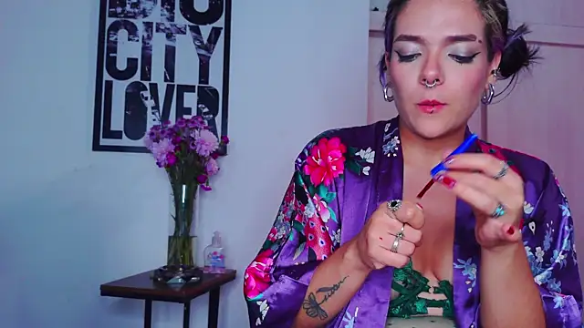 Snapshot of purple_em69 chatting on 21, 9, 2025 purple em69 online show from 21, 9, 2025