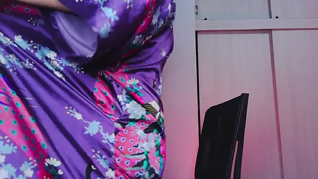 Snapshot of purple_em69 chatting on 27, 9, 2025 purple em69 online show from 27, 9, 2025