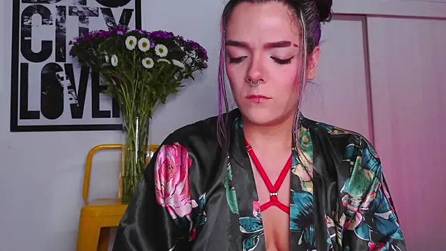 Snapshot of purple_em69 chatting on 15, 10, 2025 purple em69 online show from 15, 10, 2025