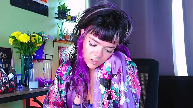 Snapshot of purple_em69 chatting on 19, 10, 2025 purple em69 online show from 19, 10, 2025