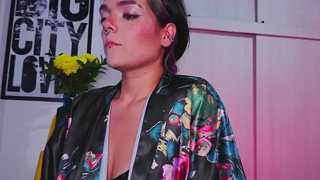 Snapshot of purple_em69 chatting on 24, 10, 2025 purple em69 online show from 24, 10, 2025