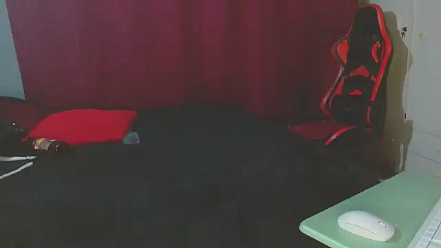 Noamartin  online show from 5, 1, 2025