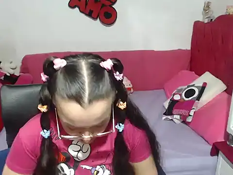 Snapshot of Angela_18honey chatting on 6, 11, 2025 Angela 18honey online show from 6, 11, 2025