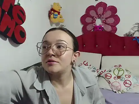 Snapshot of Angela_18honey chatting on 5, 2, 2026 Angela 18honey online show from 5, 2, 2026