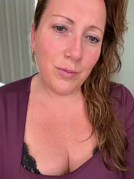 xsexycurvymilf online show from 4, 3, 2026
