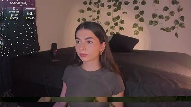 Coralinee 01 online show from 21, 12, 2024