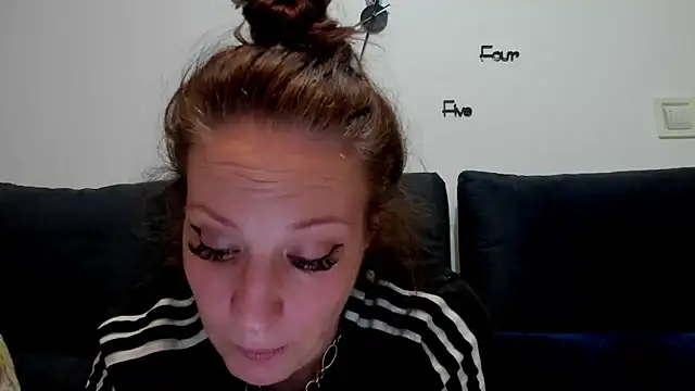 Snapshot of VanessaSquirtt chatting on 16, 9, 2025 VanessaSquirtt online show from 16, 9, 2025