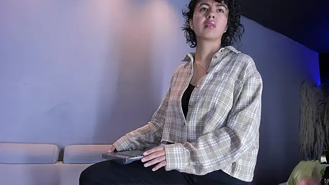 Amareto  online show from 6, 1, 2025