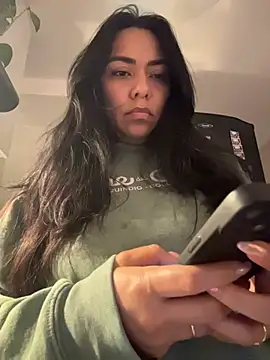 Snapshot of PetitLumiere chatting on 15, 11, 2025 PetitLumiere online show from 15, 11, 2025