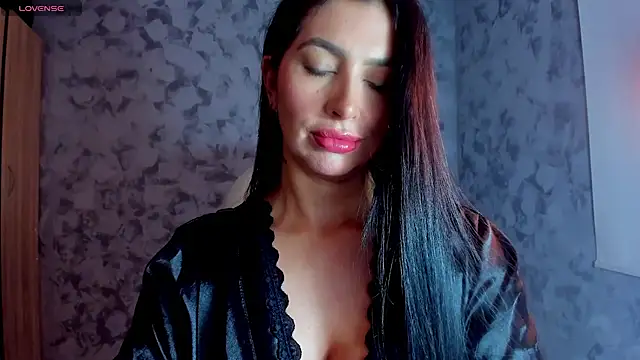 Snapshot of temptation_sweet chatting on 7, 3, 2025 temptation sweet online show from 7, 3, 2025