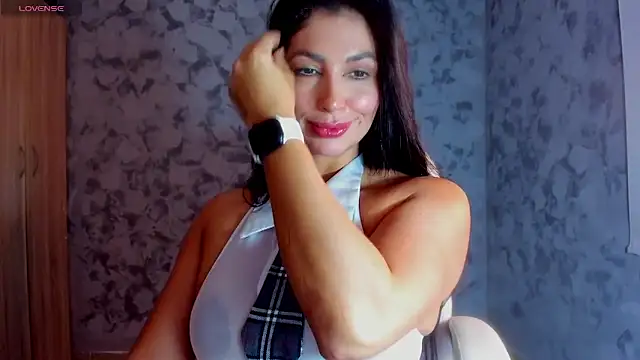 Snapshot of temptation_sweet chatting on 8, 3, 2025 temptation sweet online show from 8, 3, 2025