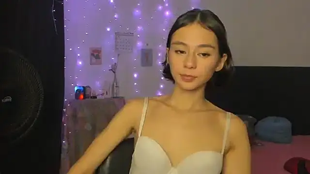 cute roxana  online show from 9, 3, 2025