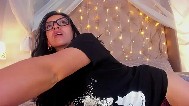 kira moon   online show from 9, 3, 2025