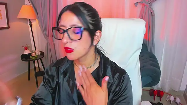 kira moon   online show from 18, 1, 2026