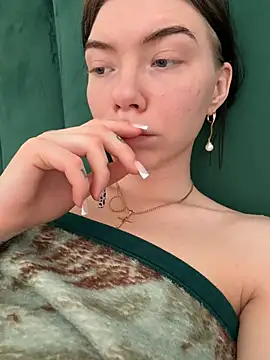 Lisaaa Alisa online show from 5, 4, 2026