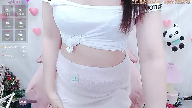 Snapshot of Hot-Coco chatting on 5, 1, 2025 Hot-Coco online show from 5, 1, 2025