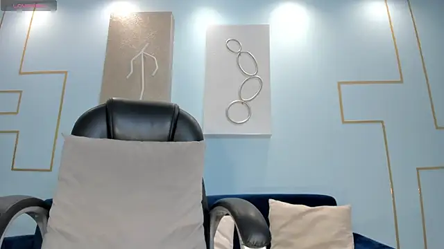 Snapshot of JessicaWilliams1 chatting on 8, 3, 2025 JessicaWilliams1 online show from 8, 3, 2025