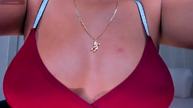 Snapshot of JessicaWilliams1 chatting on 6, 10, 2025 JessicaWilliams1 online show from 6, 10, 2025