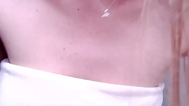 caarlywhitee online show from 5, 4, 2026