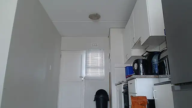 Snapshot of officialkhakes_za chatting on 9, 11, 2025 officialkhakes za online show from 9, 11, 2025