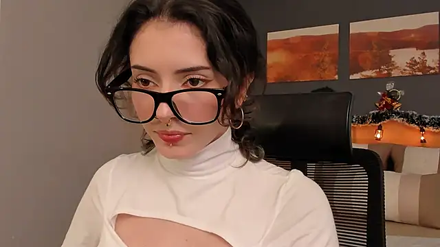 LiliJones  online show from 9, 12, 2024