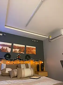 LiliJones  online show from 9, 12, 2024