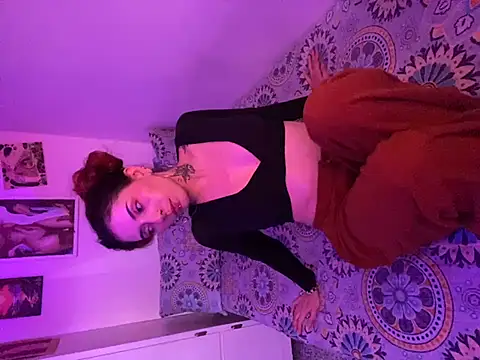 LiliJones  online show from 15, 3, 2025