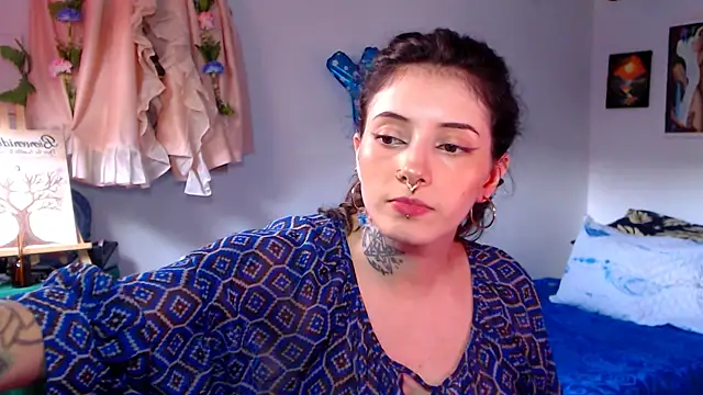 Snapshot of LiliJones_ chatting on 7, 4, 2026 LiliJones online show from 7, 4, 2026