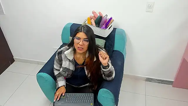 Luna Dumont online show from 1, 2, 2025