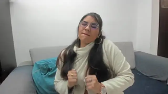 Snapshot of Luna_Dumont chatting on 8, 1, 2026 Luna Dumont online show from 8, 1, 2026