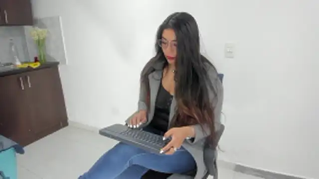 Snapshot of Luna_Dumont chatting on 9, 1, 2026 Luna Dumont online show from 9, 1, 2026