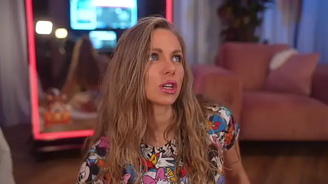 eva fashionista online show from 6, 11, 2025