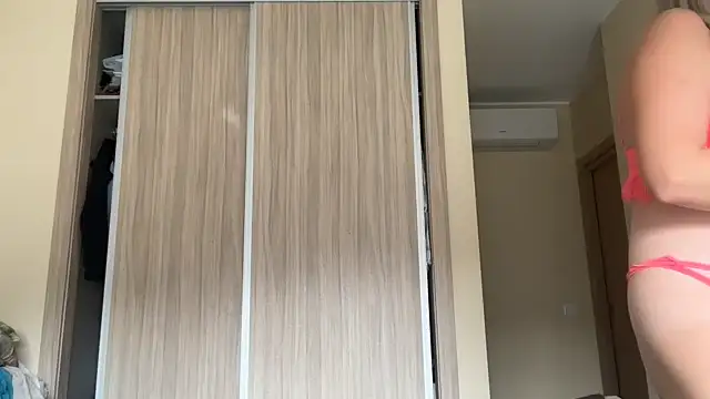 Snapshot of naughtyhollyxxxx chatting on 15, 10, 2025 naughtyhollyxxxx online show from 15, 10, 2025