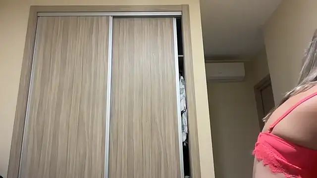 Snapshot of naughtyhollyxxxx chatting on 16, 10, 2025 naughtyhollyxxxx online show from 16, 10, 2025