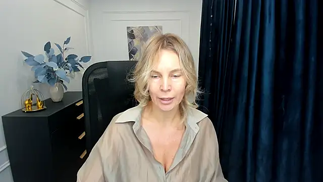 Sinty Devis online show from 9, 11, 2025