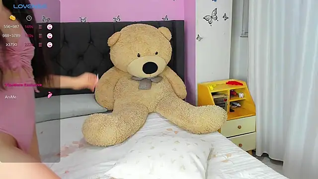 Snapshot of SophiaLiu chatting on 25, 2, 2025 SophiaLiu online show from 25, 2, 2025
