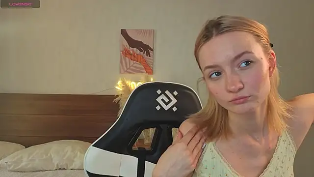 IdaValenti online show from 26, 9, 2025