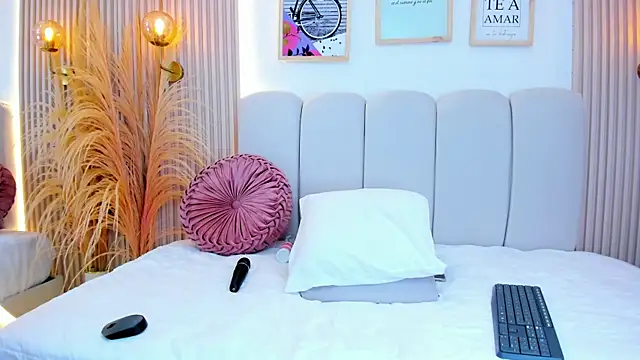 Snapshot of carolriveraa_ chatting on 4, 10, 2025 carolriveraa online show from 4, 10, 2025