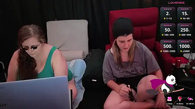 Snapshot of Sexy_Mama-69 chatting on 28, 10, 2025 Sexy Mama-69 online show from 28, 10, 2025