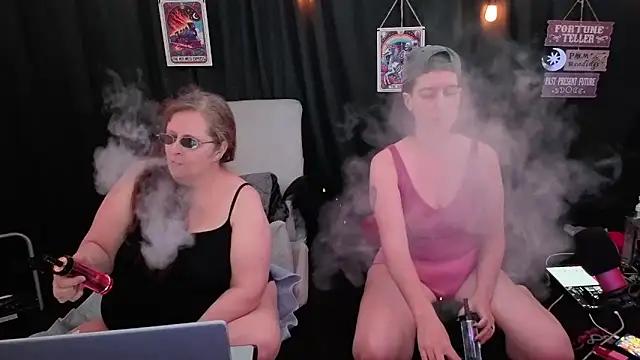 Snapshot of Sexy_Mama-69 chatting on 4, 11, 2025 Sexy Mama-69 online show from 4, 11, 2025