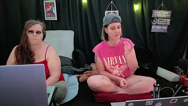 Snapshot of Sexy_Mama-69 chatting on 20, 11, 2025 Sexy Mama-69 online show from 20, 11, 2025