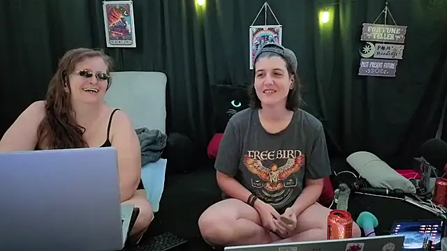 Snapshot of Sexy_Mama-69 chatting on 21, 11, 2025 Sexy Mama-69 online show from 21, 11, 2025